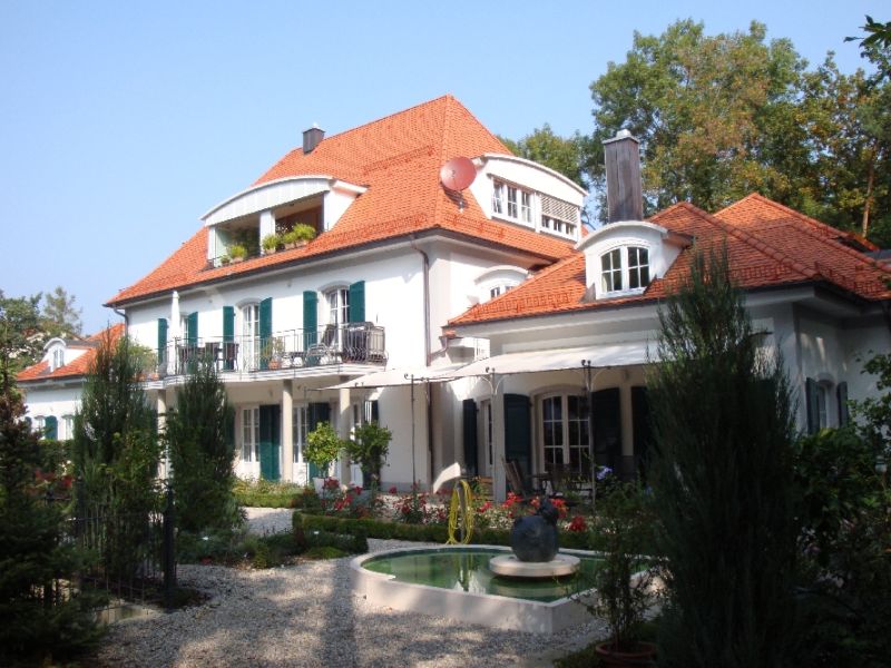 Abbruch des bestehenden Wohnhauses; Neubau eines Mehrfamilienhauses
