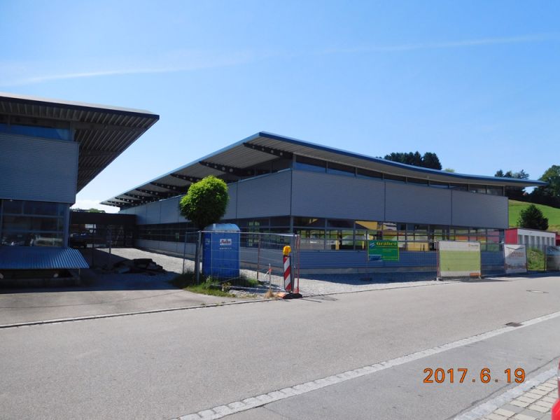 Neubau einer Produktionshalle mit Zwischenbau und Verwaltungsgebäude