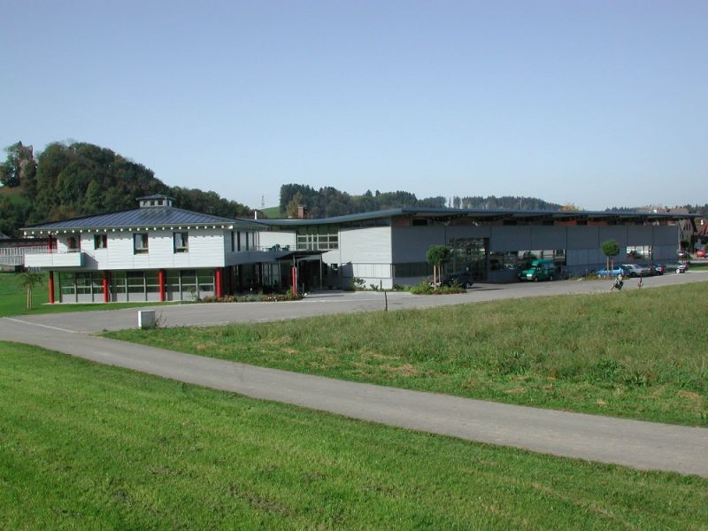 Neubau einer Produktionshalle mit Verwaltungsgebäude und Betriebsleiterwohnung  Halle in Stahlkonstruktion